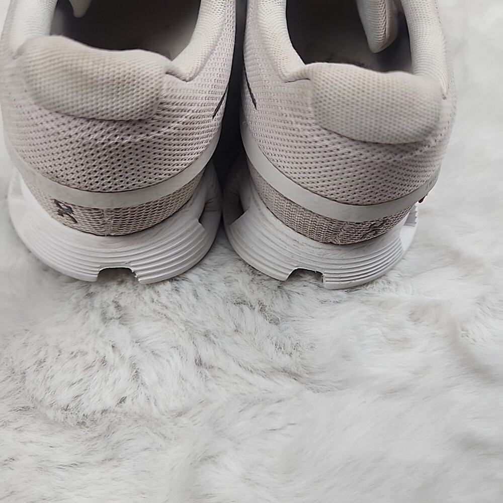 ON Cloud 5 Shoes Womens Size 9.5 Beige White Running Athletic - Picture 5 of 9